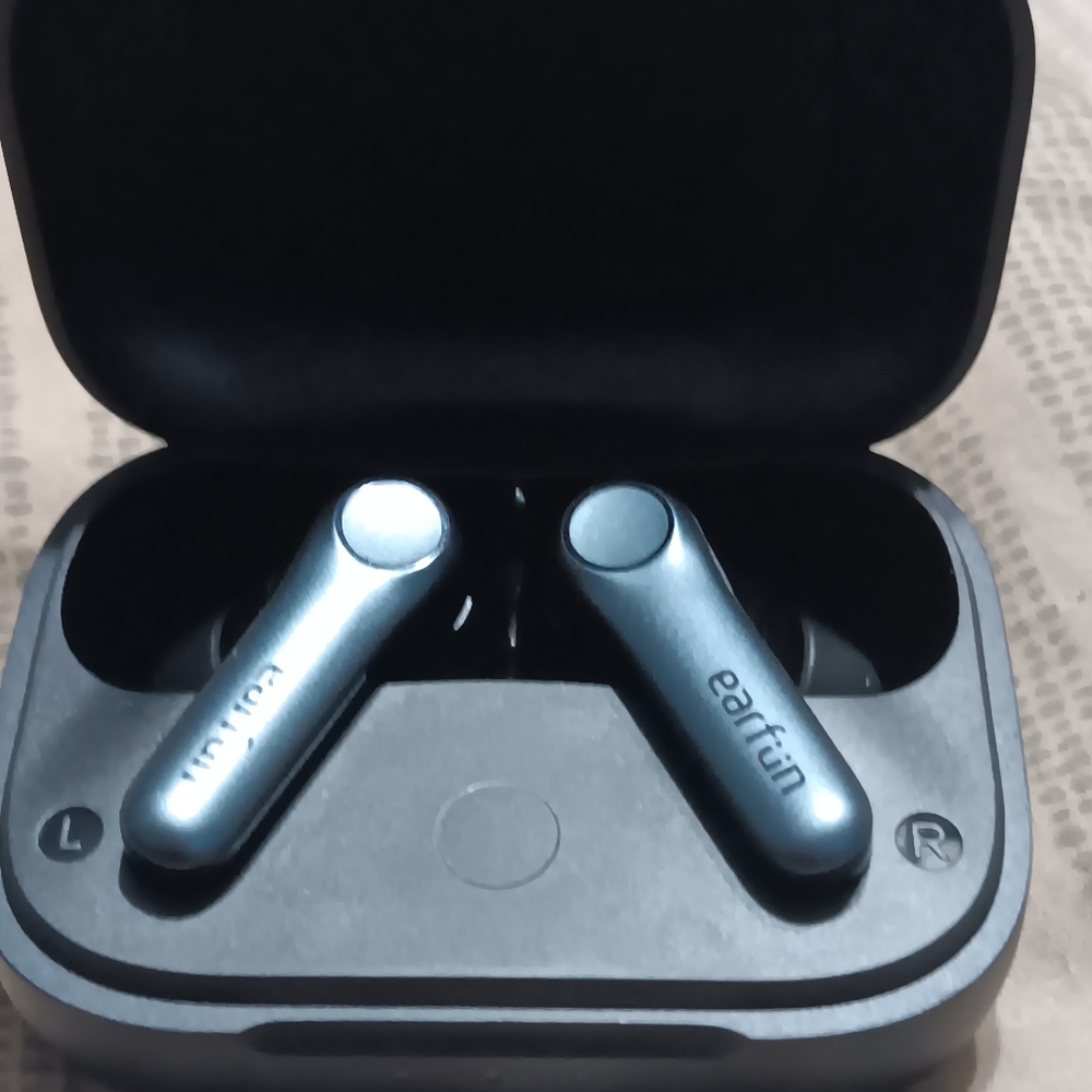 Earfun Air Pro 4 earbuds